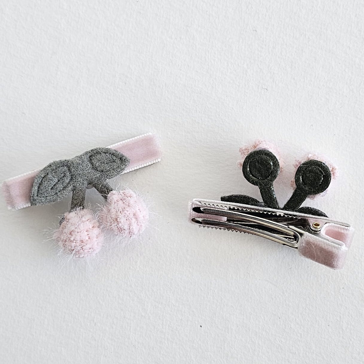 Berry Pompom Clip - Pink