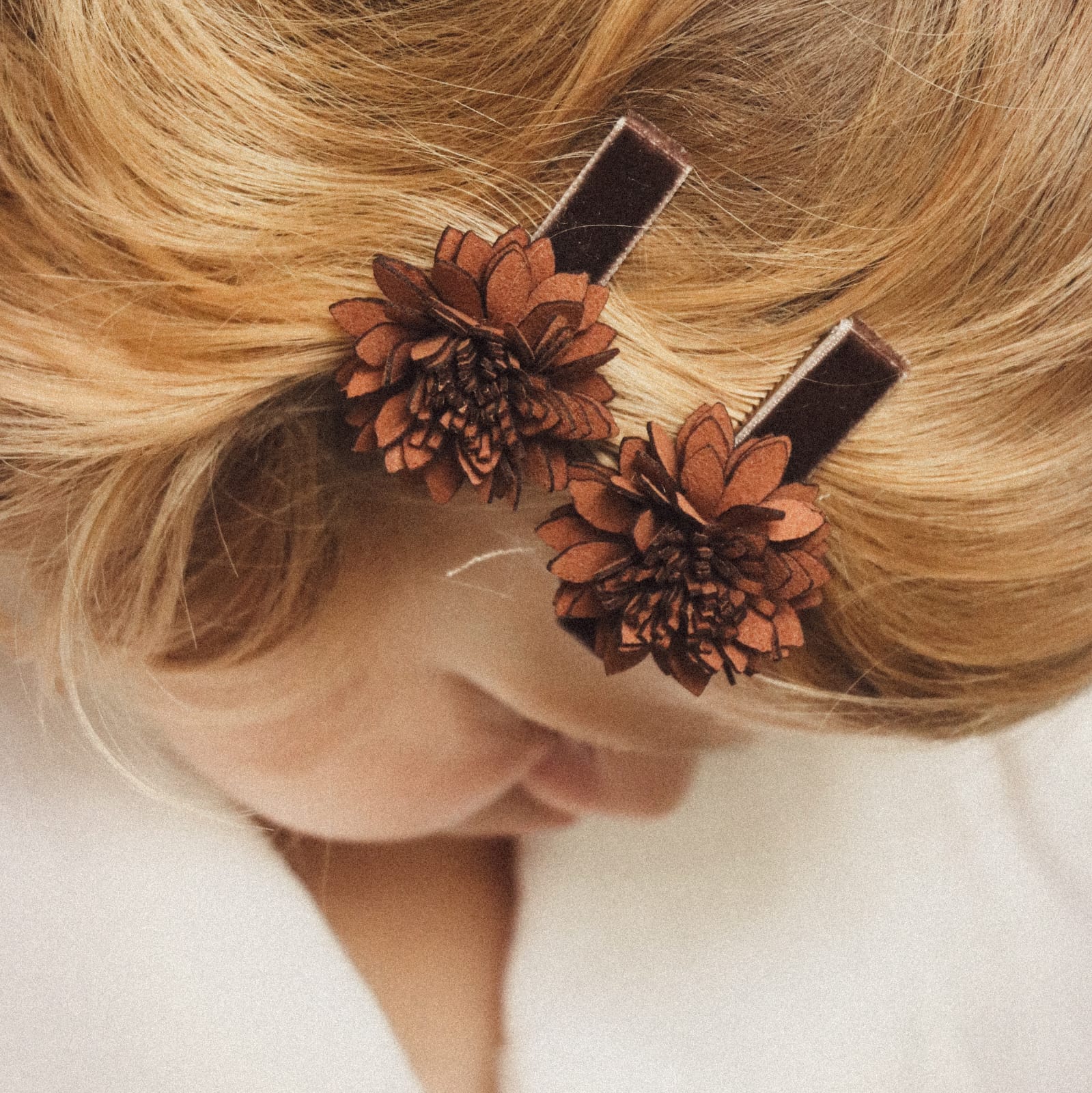 Deep Brown Leather Flower Set