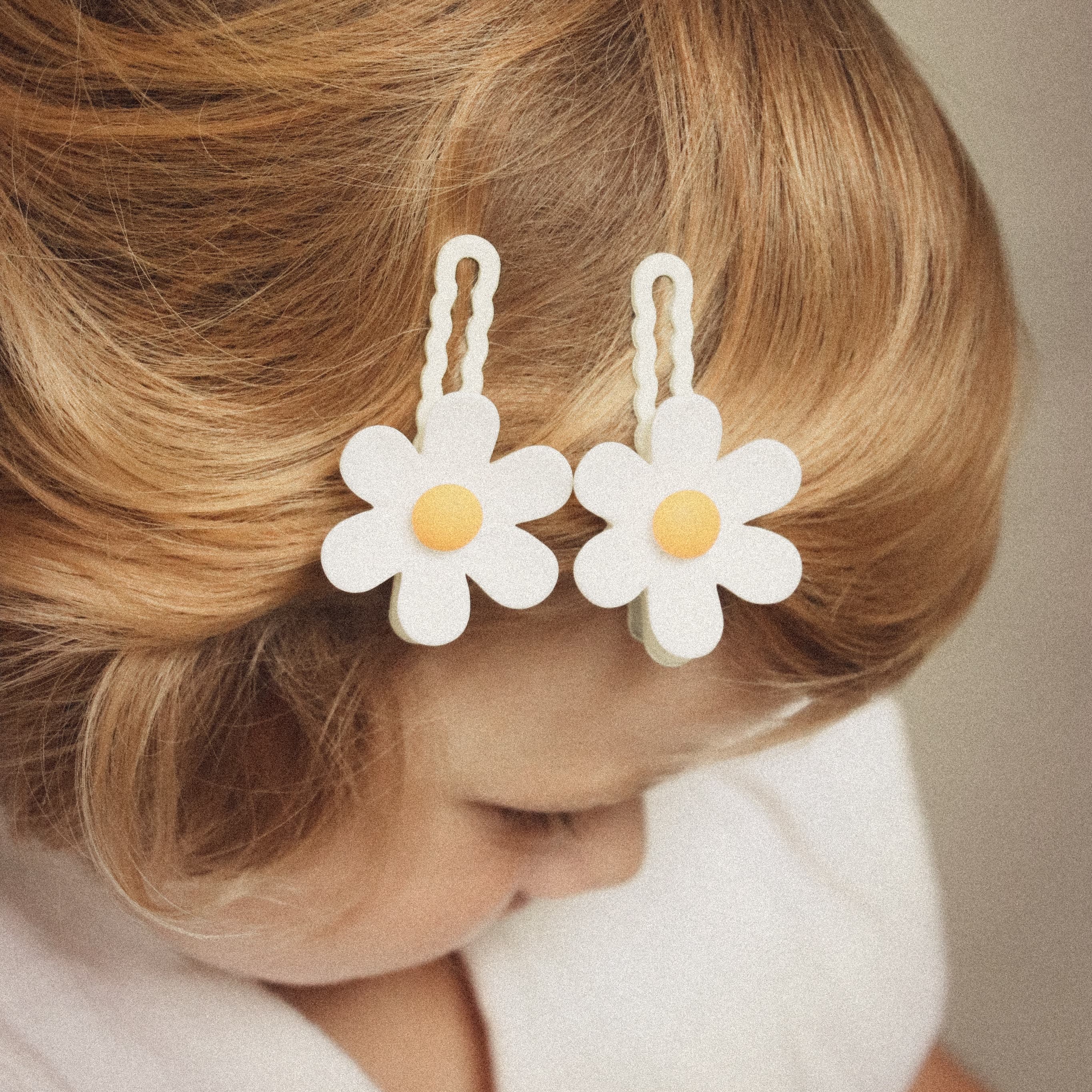 White Daisy Clip Set